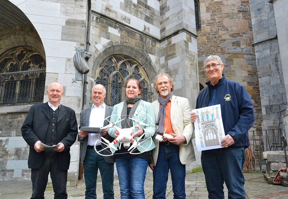 Team der FH Aachen gemeinsam mit Helmut Maintz